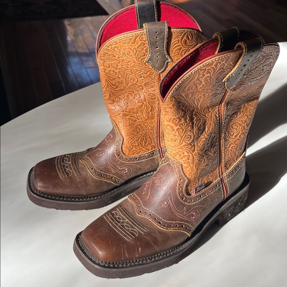 Justin Cowboy Boots - size 8B– Genuine Leather Western boots
